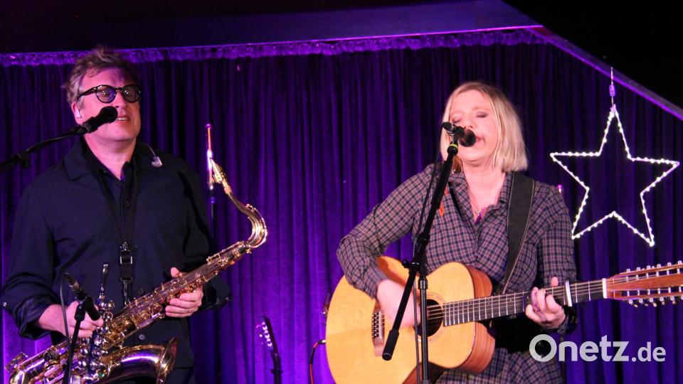 An Claudia Korecks Seite stand Ehemann Gunnar Graewert, ein begnadeter Multiinstrumentalist. Bild: Hans Prem