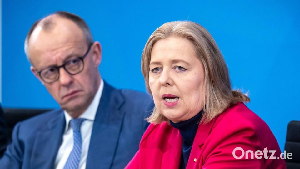 Kanzleramt und Bundesarbeitsministerium schlagen die beiden Vorsitzenden der Rentenkommission einvernehmlich vor. (Archivbild) Bild: Michael Kappeler/dpa