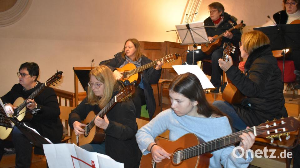 Das Gitarrenensemble. Bild: rgr