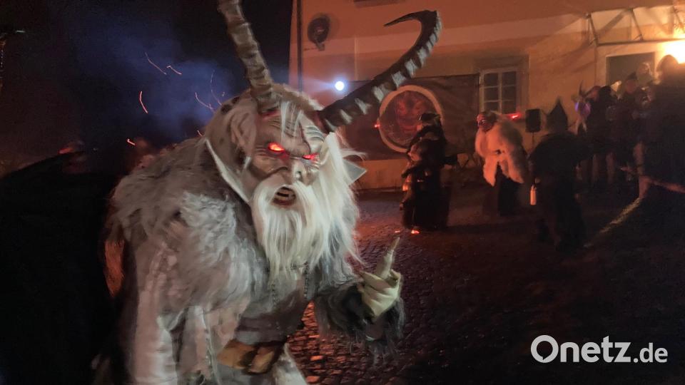 Premiere hatten die „Flossboch Deifl`n“ in Michldorf: Alle staunten über die Gruppe. Bild: sl