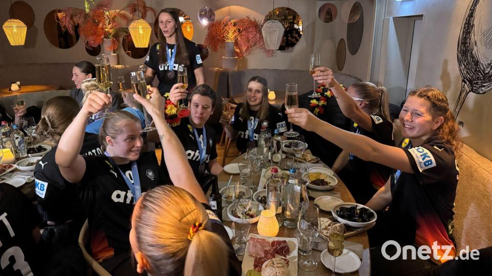In einem Restaurant im Zentrum von Rotterdam wurde gefeiert. Bild: Jordan Raza/dpa