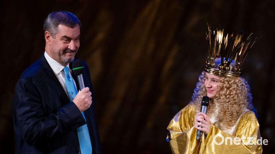 Söder, das Christkind und das Alter. Bild: Sven Hoppe/dpa