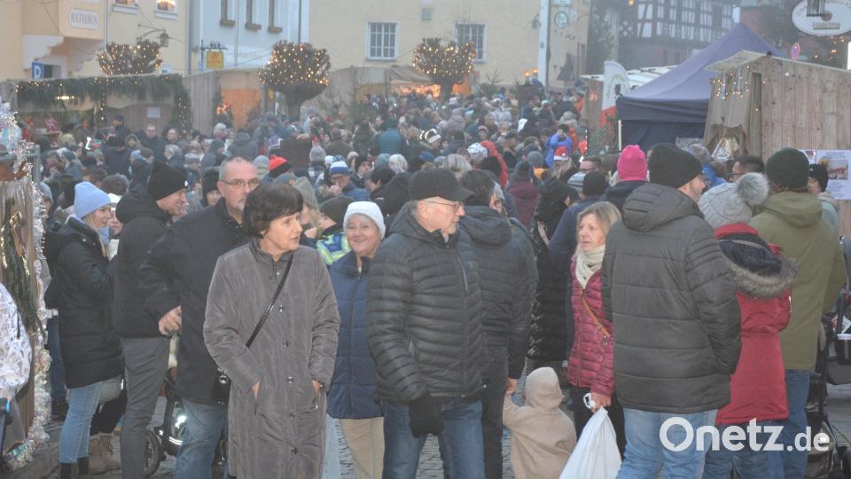 Trotz dichten Nebels kamen wieder Tausende nach Bad Neualbenreuth. Bild: jr