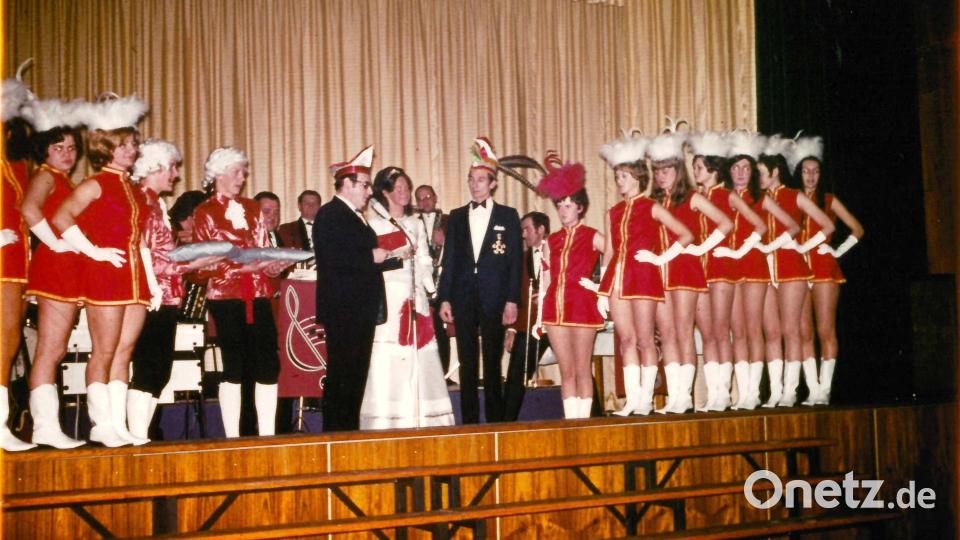 Ein Faschingsbild aus dem Jahr 1971 als Beispiel für eines der Themen in der neuen "Heimat Nabburg"-Ausgabe. Archivbild: Stadtarchiv Nabburg