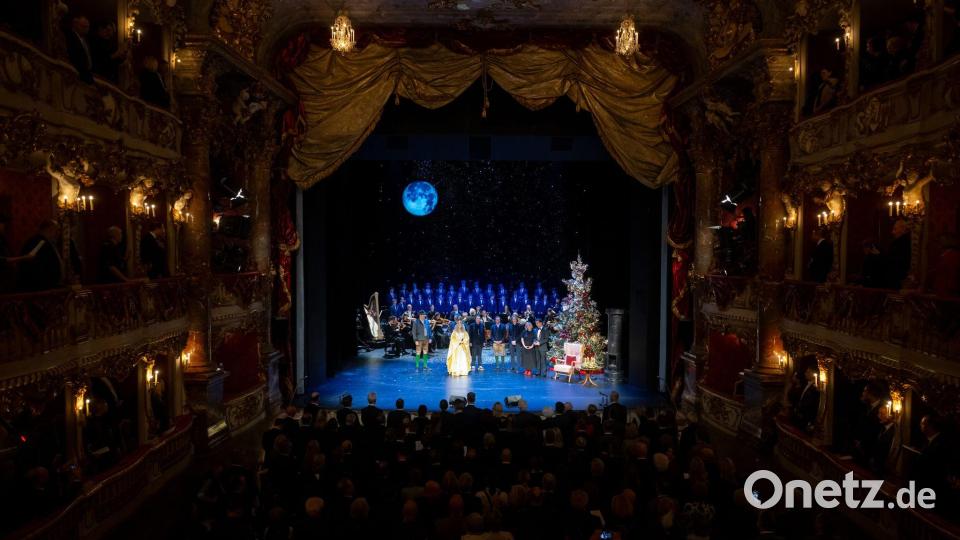 Im Cuvilliéstheater wurde es weihnachtlich. Bild: Sven Hoppe/dpa