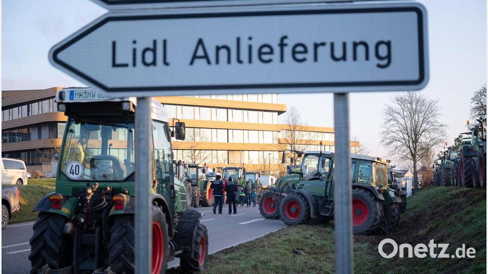 Die Bauern protestierten gegen die Preispolitik von Lidl. Bild: Marijan Murat/dpa