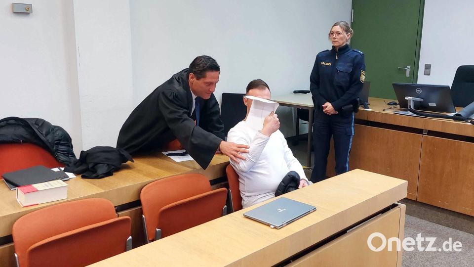 Der Angeklagte äußerte sich zunächst nicht zu den Vorwürfen. Bild: Britta Schultejans/dpa