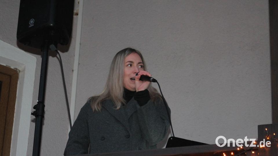 Die Sängerin Anna Schön stimmt auf Weihnachten ein. Bild: pi