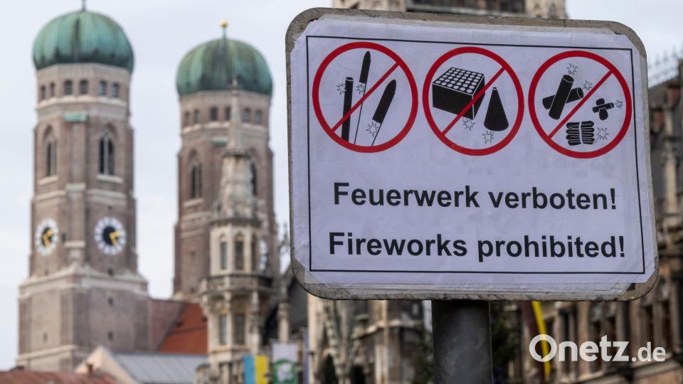 In der Münchner Innenstadt ist Böllern und Feuerwerk nicht mehr überall möglich. (Archivbild) Bild: Peter Kneffel/dpa