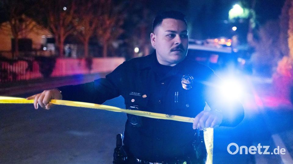 Die Polizei hat den Einsatzort abgesperrt. Bild: Ethan Swope/AP/dpa