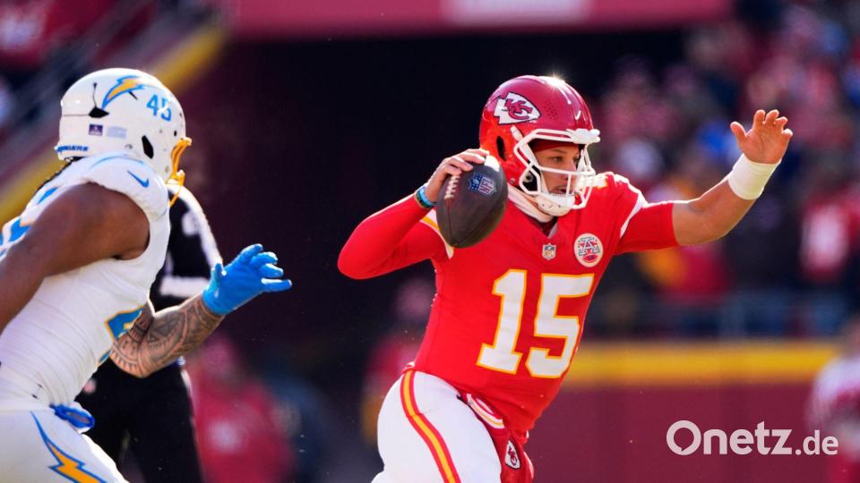 Kein Entkommen für Mahomes: Die Chiefs spielen eine enttäuschende Saison. Bild: Charlie Riedel/AP/dpa