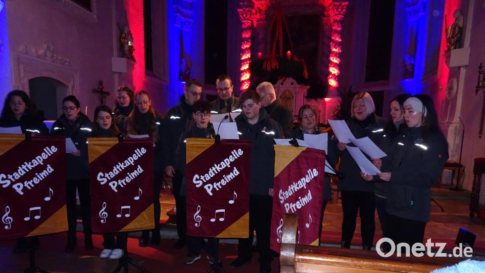 Verschiedene Mitglieder der Stadtkapelle gaben ihr Debüt als Sänger. Bild: hm
