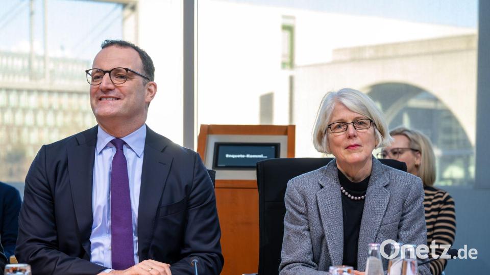 Corona-Aufarbeitung im Bundestag: Jens Spahn und die frühere Sonderermittlerin Margaretha Sudhof. Bild: Soeren Stache/dpa