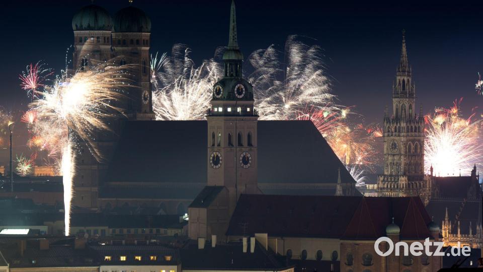An Silvester herrscht vielerorts im Freistaat Ausnahmezustand. Das mag schön aussehen, für Menschen wie Tiere ist Feuerwerk aber eine Belastung. (Archivbild) Bild: Sven Hoppe/dpa