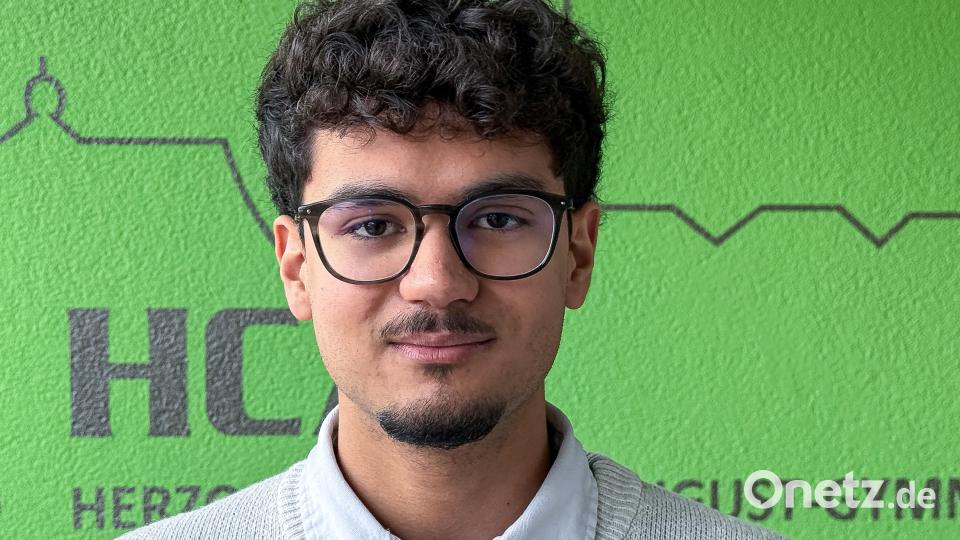 Drei Schüler des Herzog-Christian-August-Gymnasiums Sulzbach-Rosenberg hatten selbst ein Planspiel zur Wiedereinführung der Wehrpflicht erstellt, mit 70 Schülern durchgeführt und wurden dafür mit dem Preis des Landesschülerrates Bayern geehrt. Schüler Vincent Baier. Bild: Stephan Huber