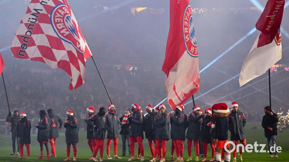 Nicht als Sieger zur Weihnachtsfeier im Stadion: Die Stars des FC Bayern. Bild: Sven Hoppe/dpa
