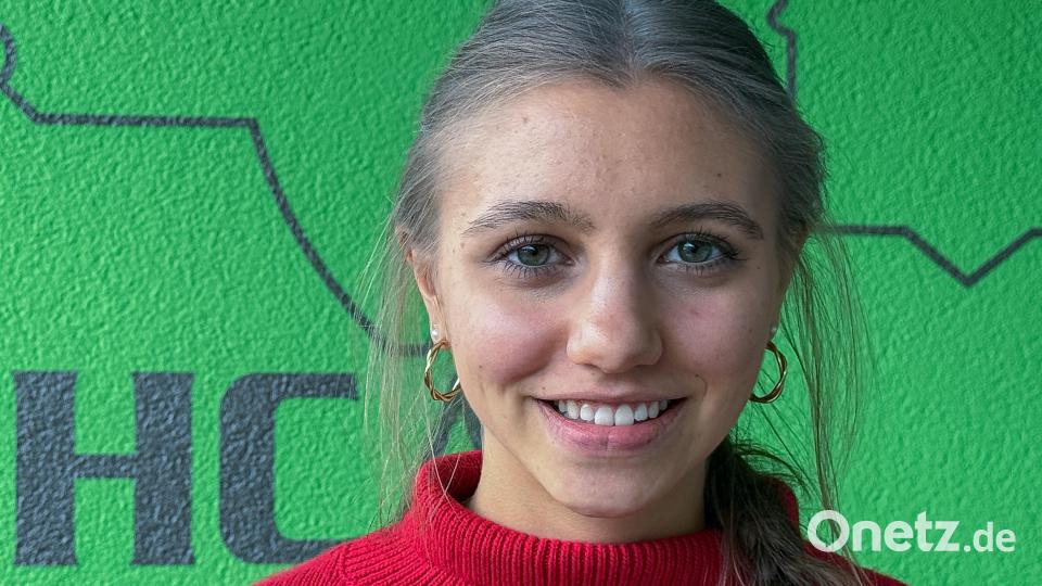 Drei Schüler des Herzog-Christian-August-Gymnasiums Sulzbach-Rosenberg hatten selbst ein Planspiel zur Wiedereinführung der Wehrpflicht erstellt, mit 70 Schülern durchgeführt und wurden dafür mit dem Preis des Landesschülerrates Bayern geehrt. Schülerin Fabia Koch. Bild: Stephan Huber