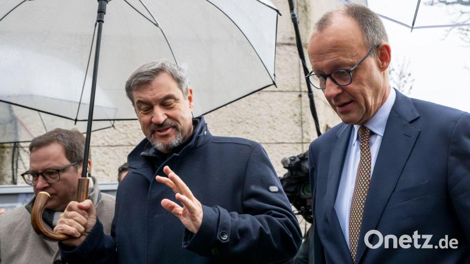 Im vergangenen Jahr kam CDU-Chef Merz noch als Kanzlerkandidat nach Seeon - nun darf er erstmals als Kanzler an der Klausur der CSU teilnehmen. (Archivbild) Bild: Peter Kneffel/dpa