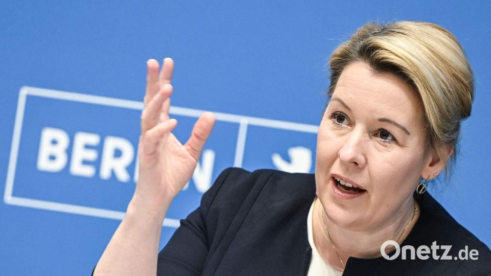 Wirtschaftssenatorin Franziska Giffey (SPD) setzt auf den weiteren Ausbau von Solarenergie. (Archivfoto) Bild: Jens Kalaene/dpa