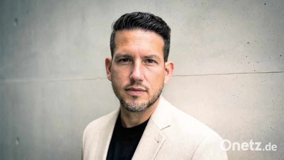 Özgür Özvatan will weiter für ein Verbot der Nummer 88 kämpfen. Bild: Nassim Rad/Aufbau Verlage/dpa