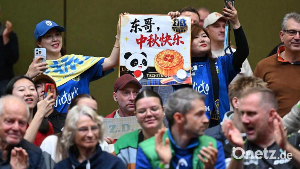 Chinesische Fans in der deutschen Bundesliga. Bild: Carmen Jaspersen/dpa