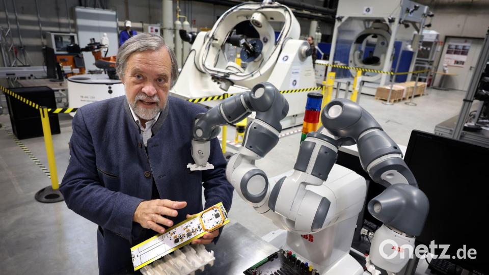 Schon vor 20 Jahren schickte Klaus Schilling kleine Satelliten ins All. Bild: Karl-Josef Hildenbrand/dpa