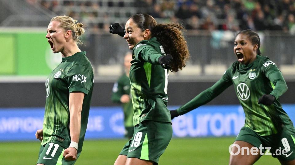 Alexandra Popp (l) jubelt nach ihrem Tor zum 1:0 für den VfL Wolfsburg. Bild: Swen Pförtner/dpa