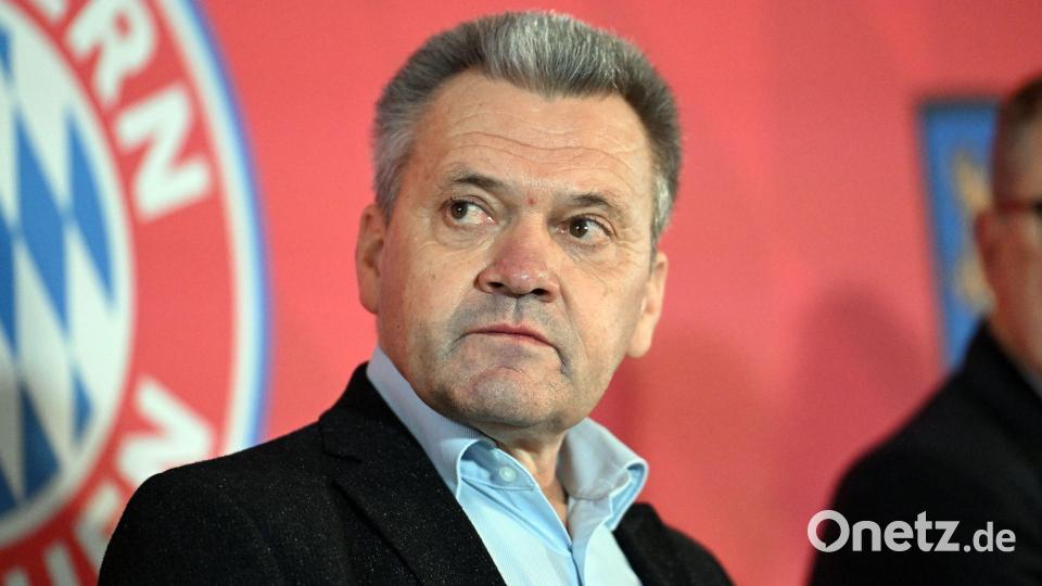 Haching-Präsident Schwabl freut sich über den gesicherten Profi-Standort. Bild: Jens Niering/dpa