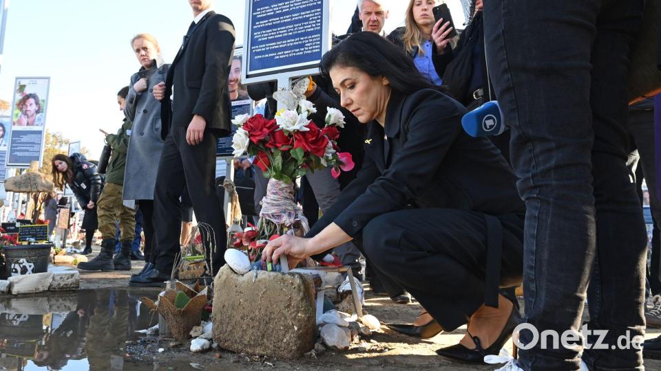 Bewegender Termin zum Abschluss der Reise. Bild: Elisa Schu/dpa