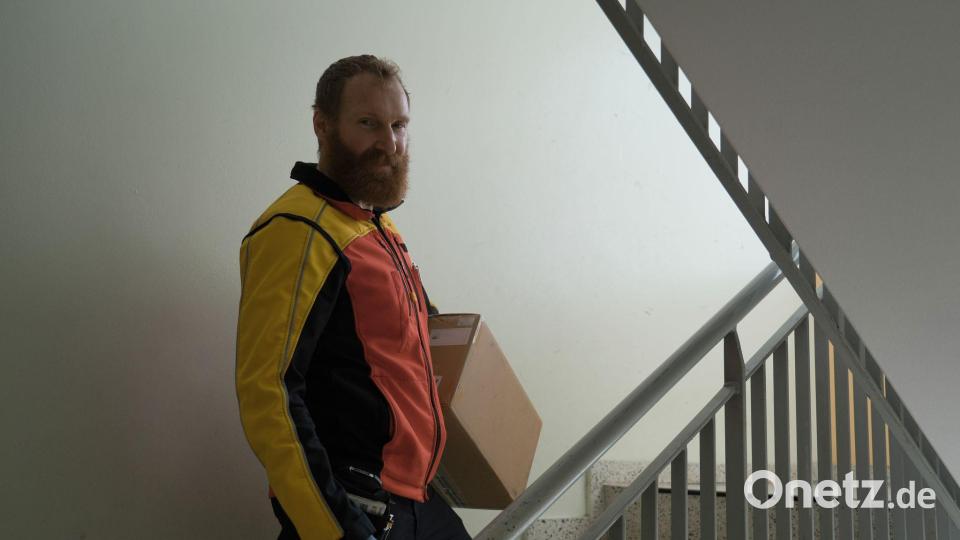 Das viele Treppensteigen ist für Paketboten anstrengend. Bild: Manuel Genolet/dpa