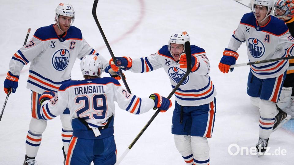 Leon Draisaitl (Nummer 29) war an vier der sechs Oilers-Toren beteiligt. Bild: Gene J. Puskar/AP/dpa