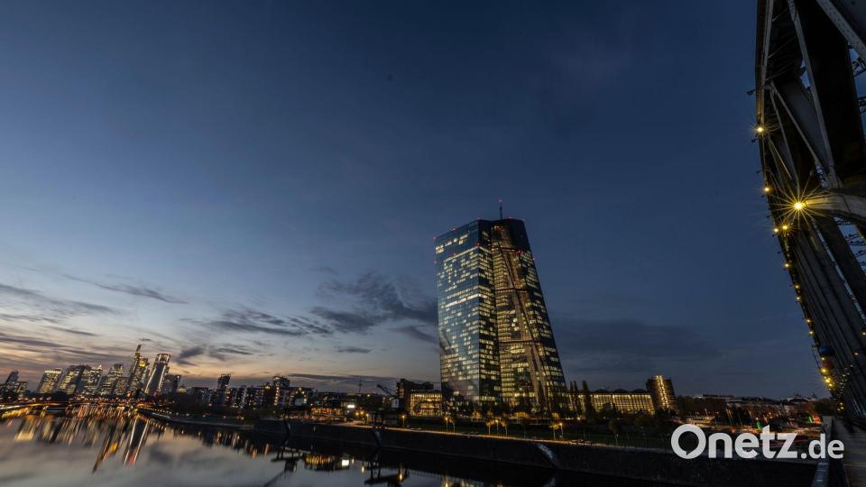 Die Europäische Zentralbank (EZB) bleibt in Sachen Zinsen in Lauerstellung. (Archivbild) Bild: Boris Roessler/dpa