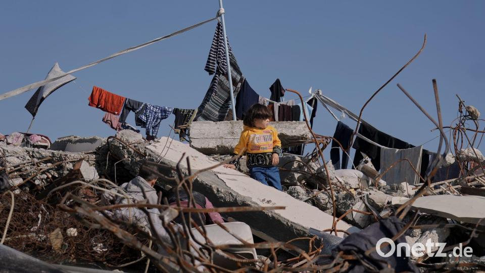 Zwischen Ruinen: Palästinensisches Kind in Gaza-Stadt Bild: Jehad Alshrafi/AP/dpa