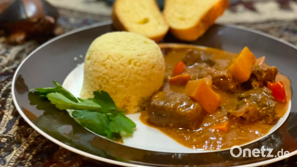 Gambischer Abend mit traditionellem Menü. Bild: Socialis for The Gambia