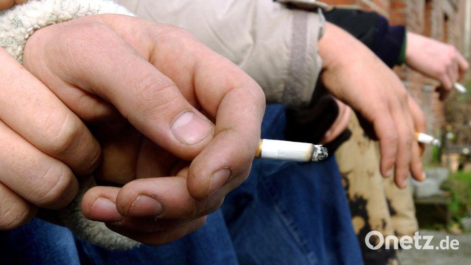 Der Tabakkonsum unter Jugendlichen ist laut den Forschern viel zu hoch. (Symbolbild) Bild: Patrick Pleul/Zentralbild/dpa