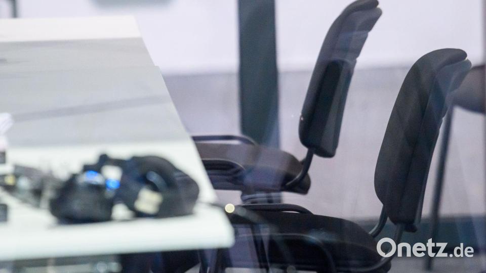 Der Platz des Angeklagten blieb am 13. Verhandlungstag leer. Bild: Klaus-Dietmar Gabbert/dpa