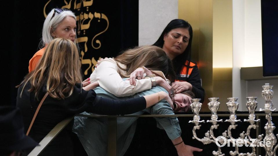 Trauer um Terroropfer: Abschied von Rabbi Eli Schlanger in Sydney Bild: Mark Baker/Pool AP/dpa