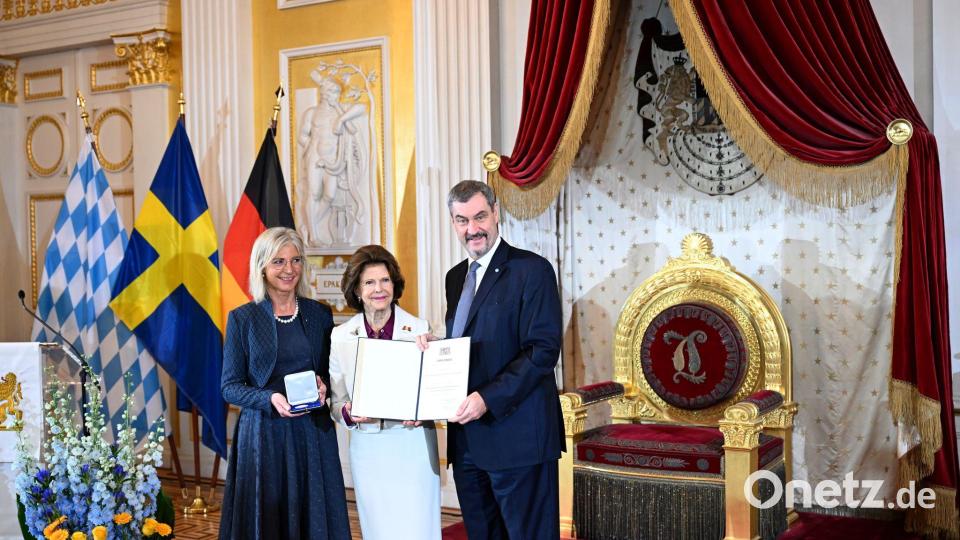 Söder ehrt Königin Silvia mit Bayerischer Staatsmedaille Bild: Felix Hörhager/dpa