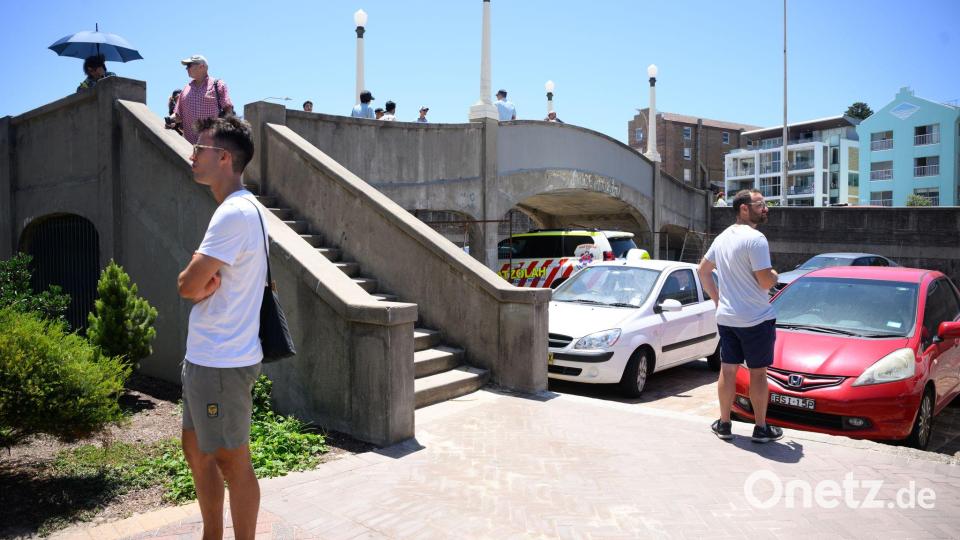Von dieser Fußgängerbrücke aus feuerten die Täter in die Menge. Bild: Dan Himbrechts/AAP/dpa