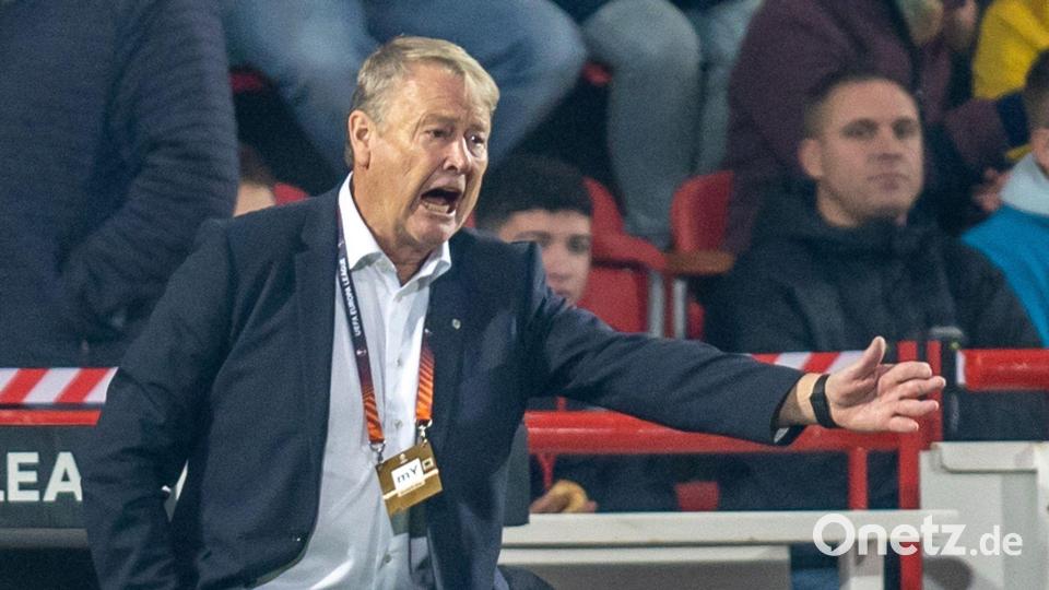 Åge Hareide - hier mit Malmö FF bei Union Berlin 2022 - zählte zu den größten Trainern Skandinaviens. (Archivbild) Bild: Andreas Gora/dpa