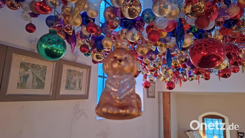 Hier reiht sich ein Hündchen unter die Auswahl an Kugeln ein. Bild: bl