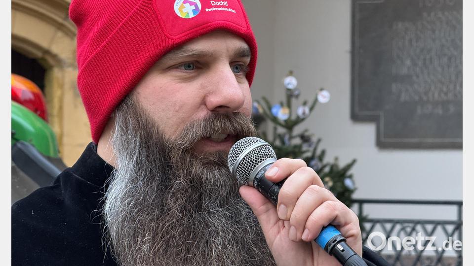 Pfarrer David Scherf ist der "Erfinder" des Amberger Weihnachtsbulldogs. Bild: Petra Hartl