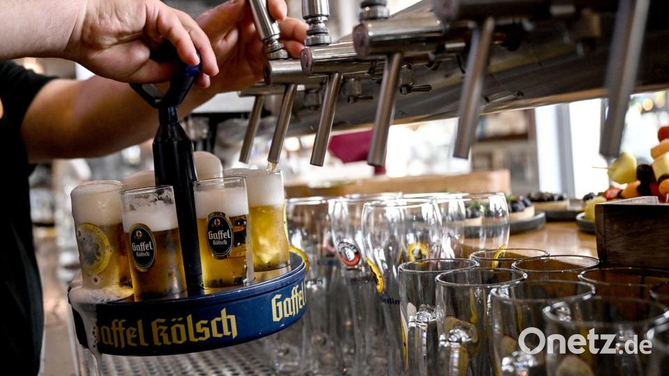 Der Hotel- und Gaststättenverband Dehoga sieht in der digitalen Trinkgeld-Variante eine Reaktion auf sich verändernde Zahlungsgewohnheiten. (Archivbild) Bild: Britta Pedersen/dpa