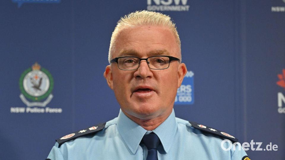 Polizeichef Lanyon äußerte sich zum dramatischen SEK-Einsatz gegen mehrere Verdächtige. Bild: Mick Tsikas/AAP/dpa