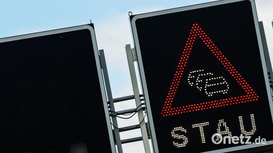 Sperrungen führten zu teils kilometerlangen Staus. (Symboldbild) Bild: Lino Mirgeler/dpa