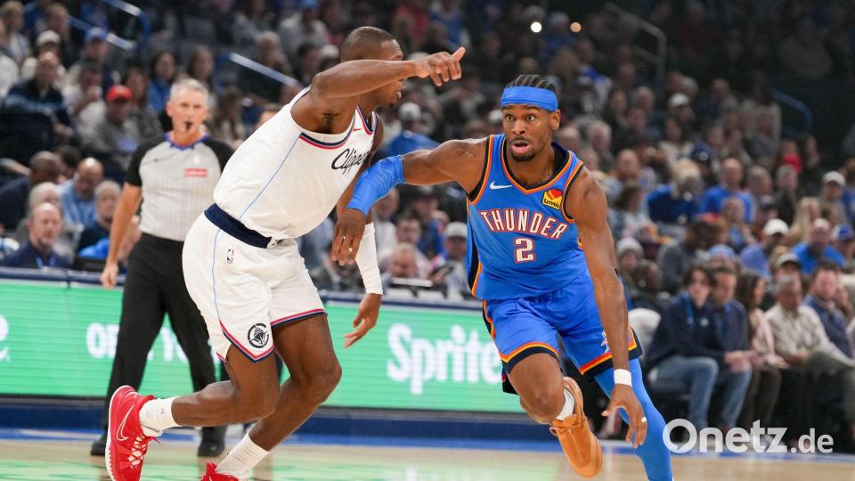 Shai Gilgeous-Alexander (rechts) konnte sich im letzten Viertel ausruhen. Bild: Kyle Phillips/AP/dpa