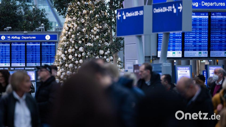 Auch an den Flughäfen sind in der Weihnachtszeit viele Reisende unterwegs. (Symbolbild) Bild: Rolf Vennenbernd/dpa