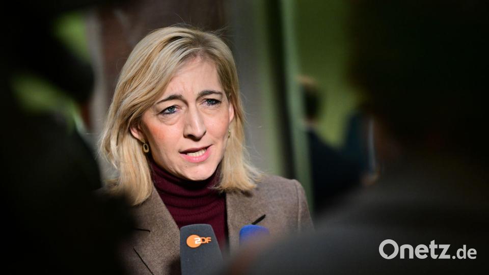 Bundesgesundheitsministerin Warken bekam ihr Sparpaket für die Kliniken doch noch durch Bild: Sebastian Christoph Gollnow/dpa