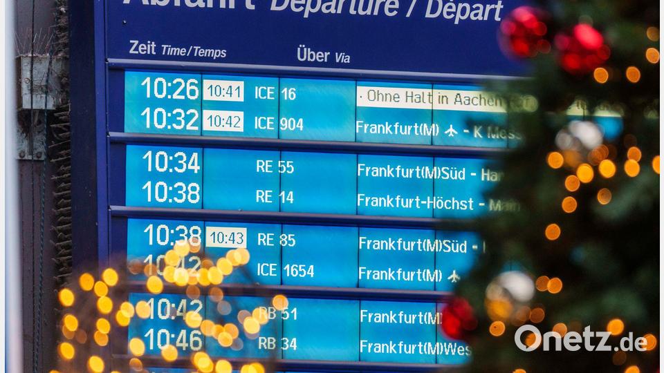 Auch die Bahn erwartet, dass sich der Andrang auf die Tage vor Heiligabend verteilt. (Symbolbild) Bild: Andreas Arnold/dpa