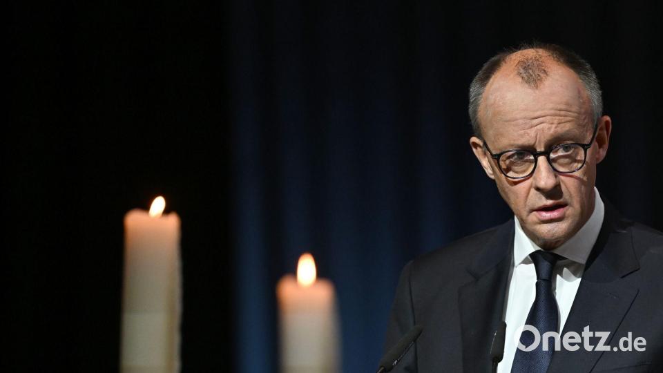 Der Kanzler kam zum Gedenken nach Magdeburg. Bild: Hendrik Schmidt/dpa